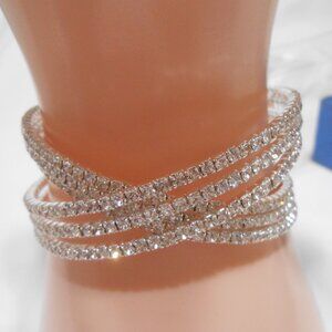 NEW GORGEOUS CLEAR RHINESTONE BANGLE BRACELET ON SILVER BAND IN BLUE JEWELRY BOX